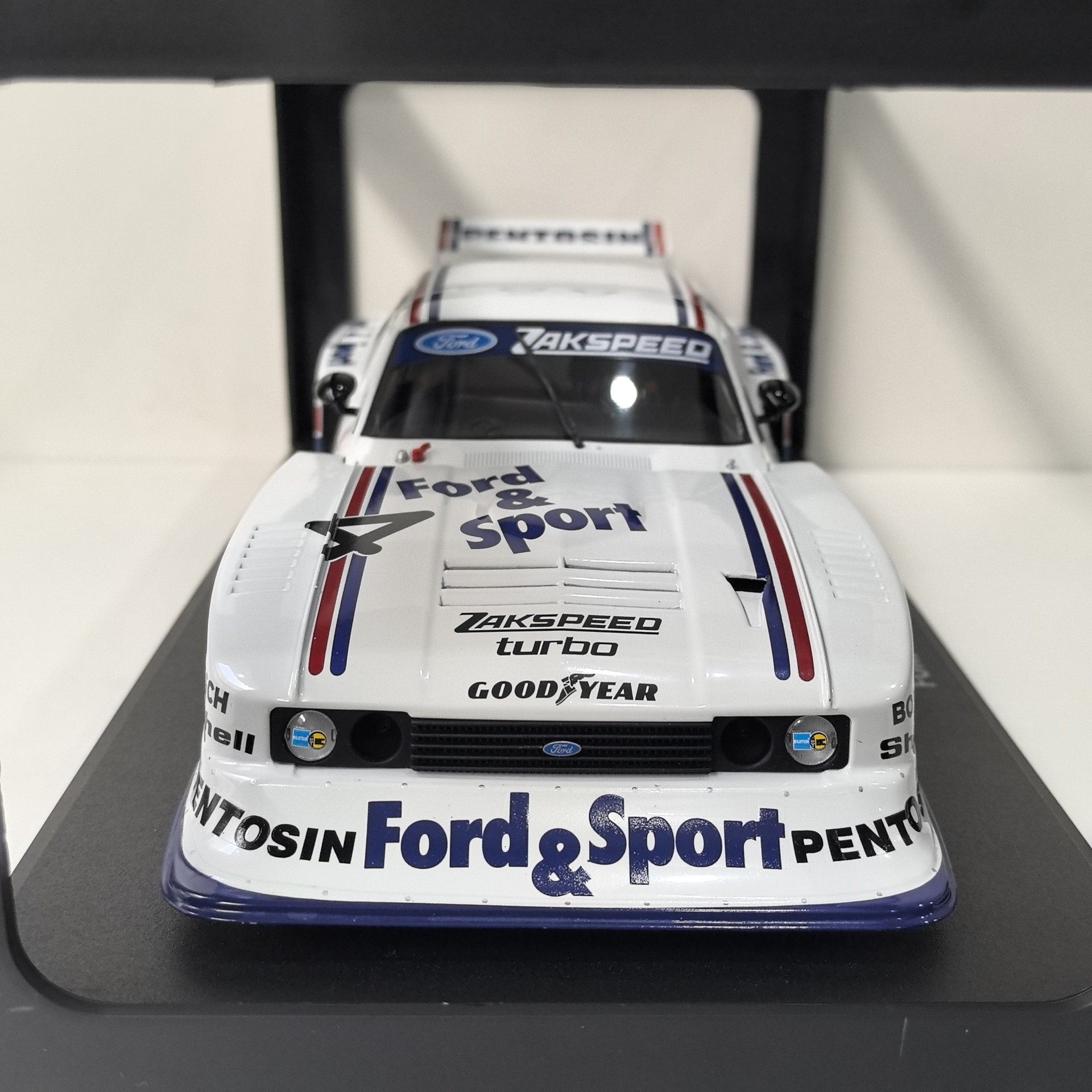 Diecast WERK83 Escala 1/18 FOR - Car Care avaliação e preço